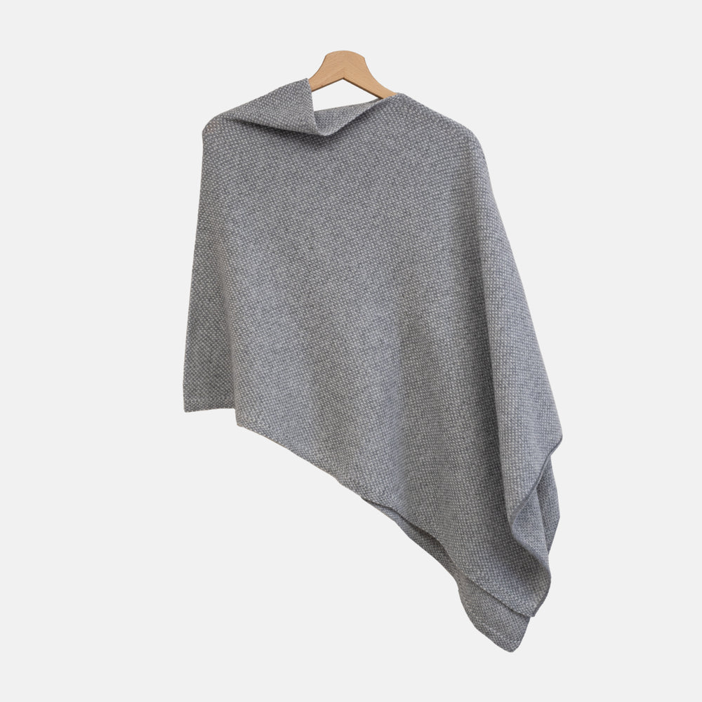Mantella Asimmetrica "Modello Virgola" in 100% Cashmere | Gris Panna
