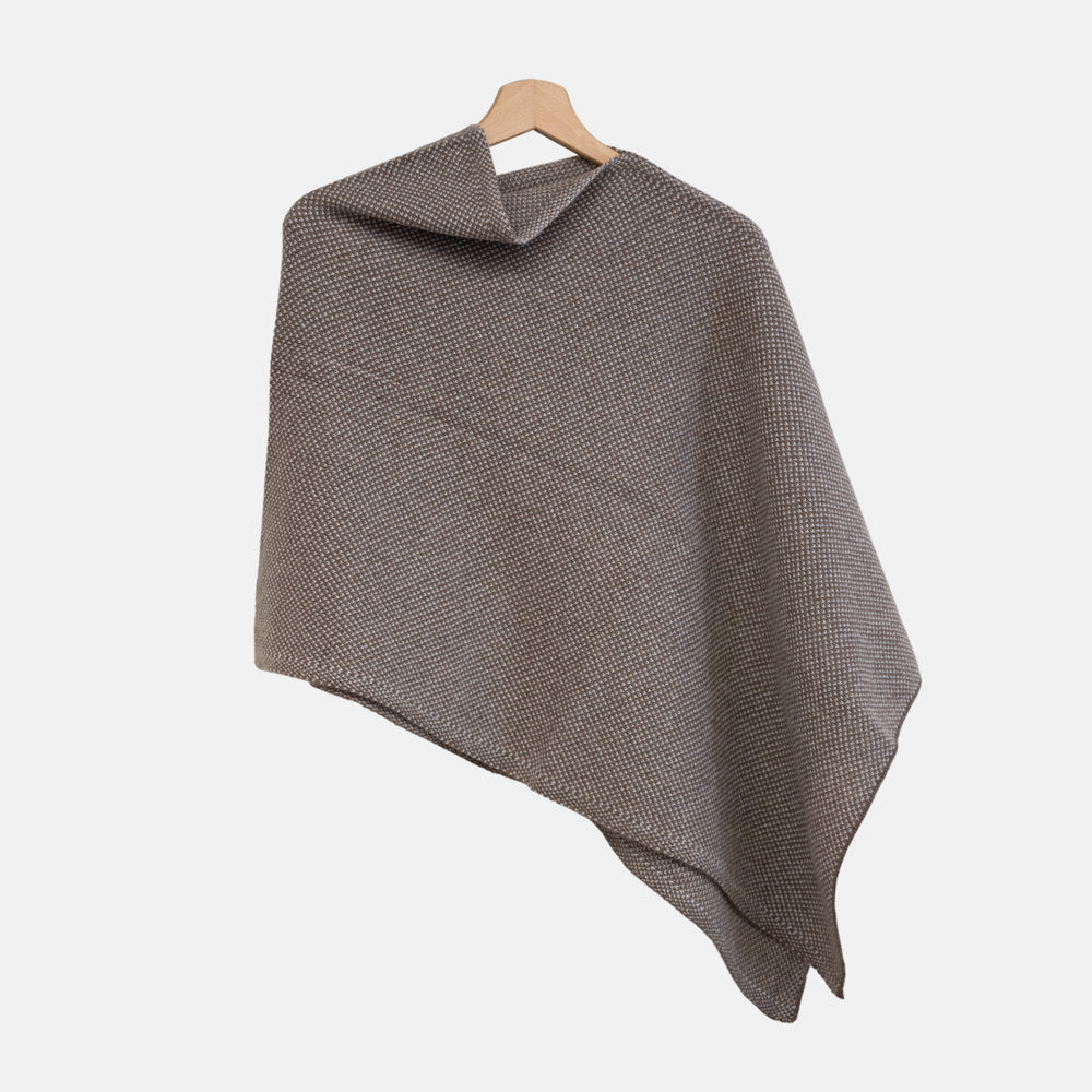 Mantella Asimmetrica "Modello Virgola" in 100% Cashmere | Legno Panna