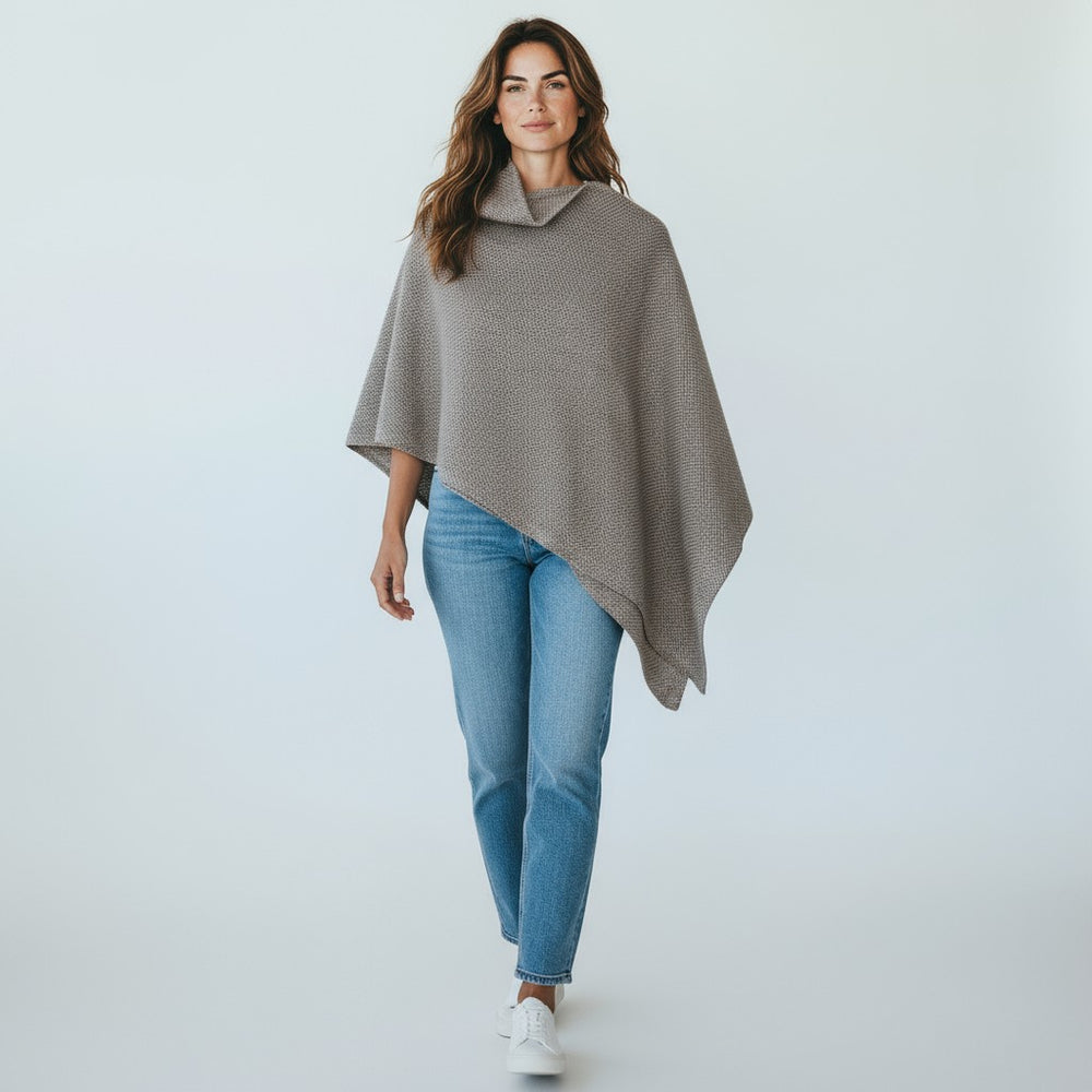 Mantella Asimmetrica "Modello Virgola" in 100% Cashmere | Legno Panna